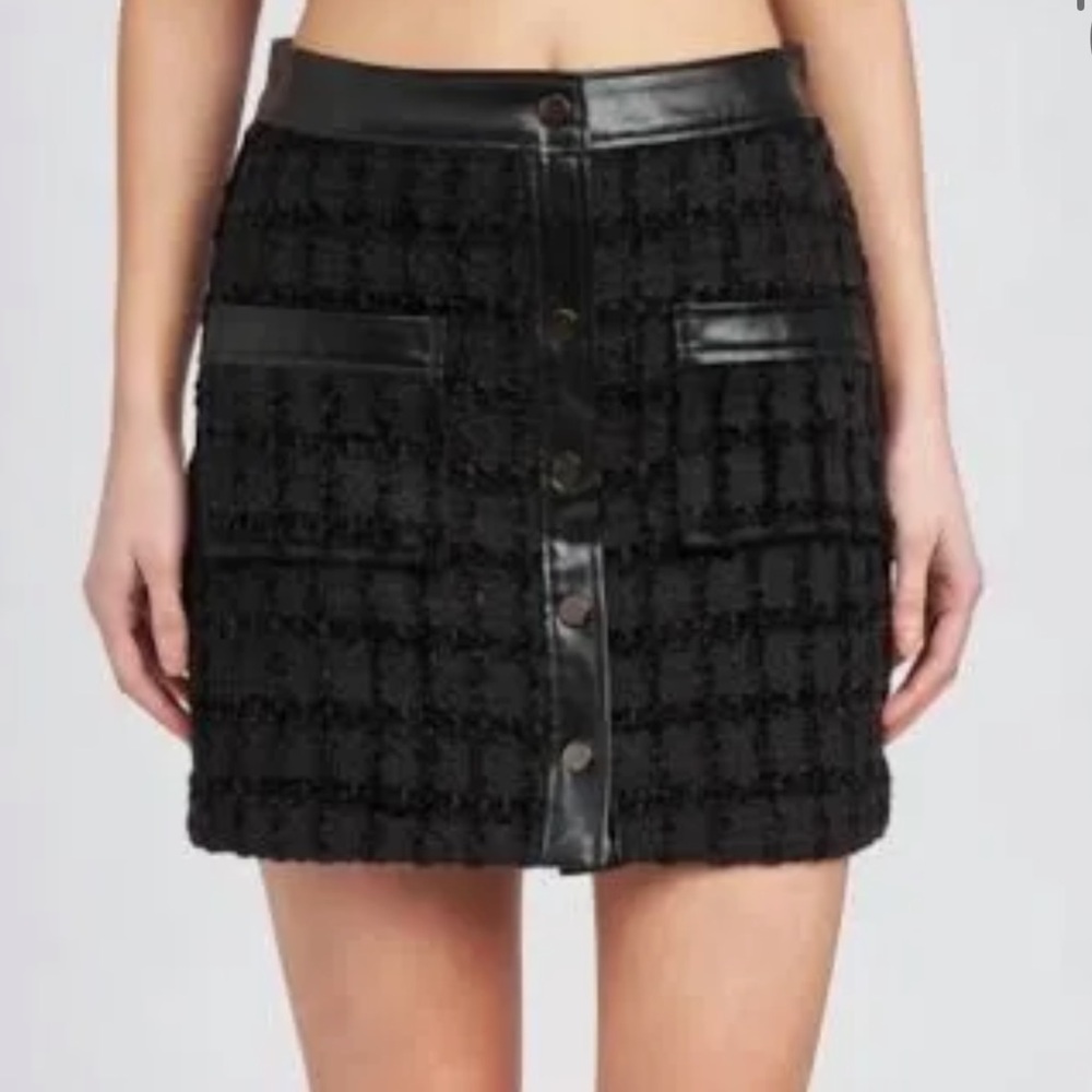 En Saison Black Mini Skirt for Casual and Cocktail